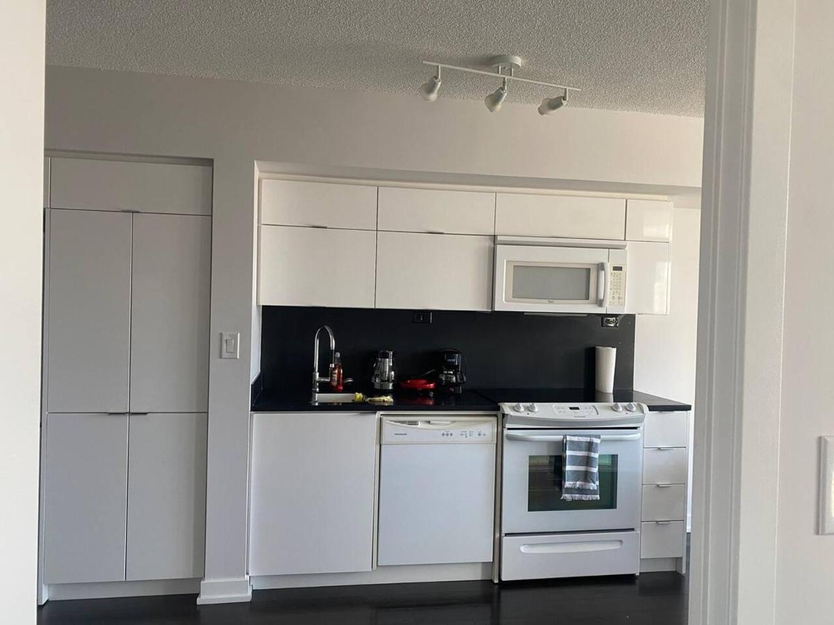 Family Oriented Downtown Toronto 2Bdrm Condo With Parking & Office Space Extérieur photo