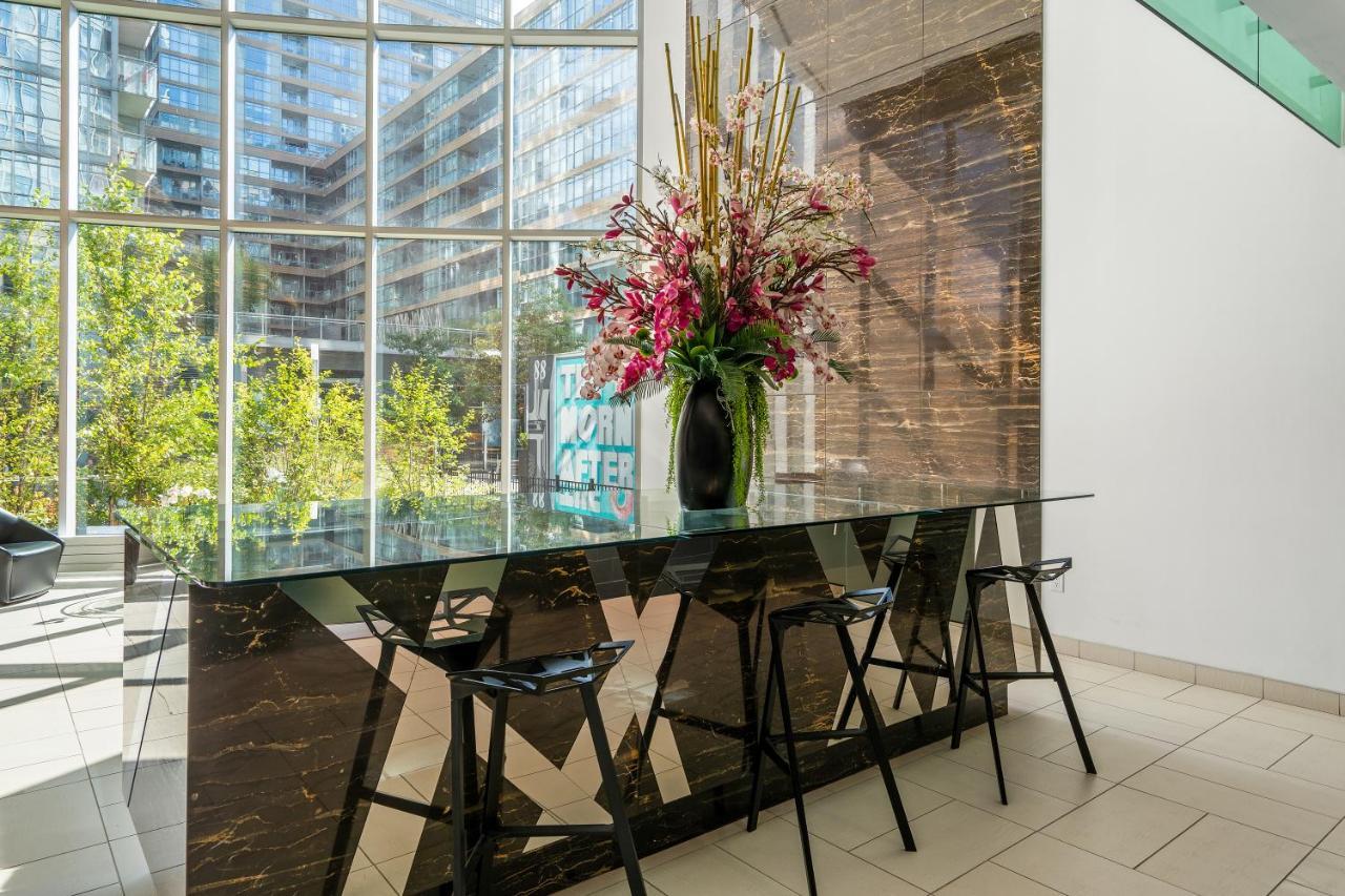 Family Oriented Downtown Toronto 2Bdrm Condo With Parking & Office Space Extérieur photo