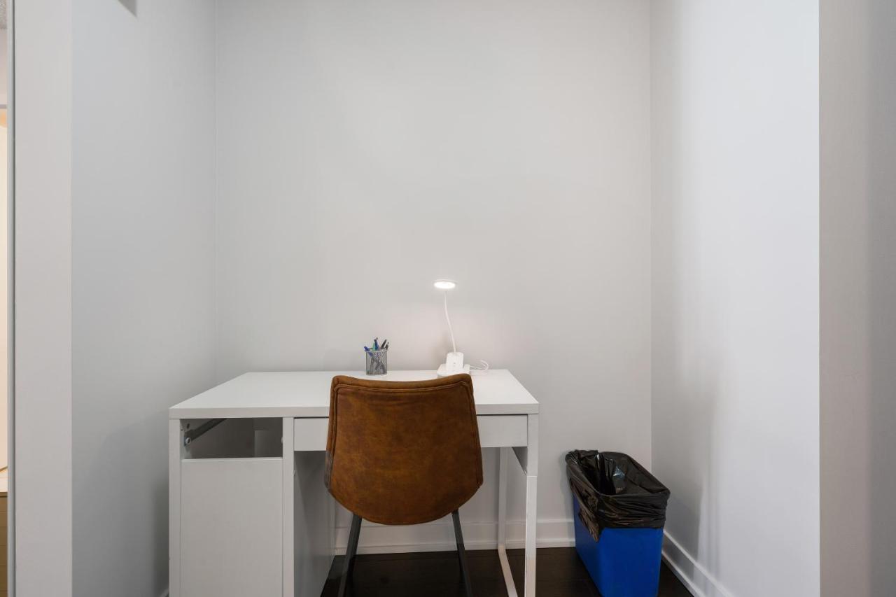 Family Oriented Downtown Toronto 2Bdrm Condo With Parking & Office Space Extérieur photo