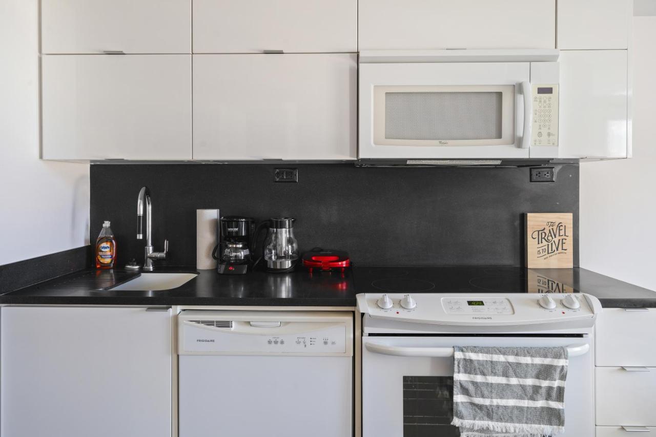 Family Oriented Downtown Toronto 2Bdrm Condo With Parking & Office Space Extérieur photo