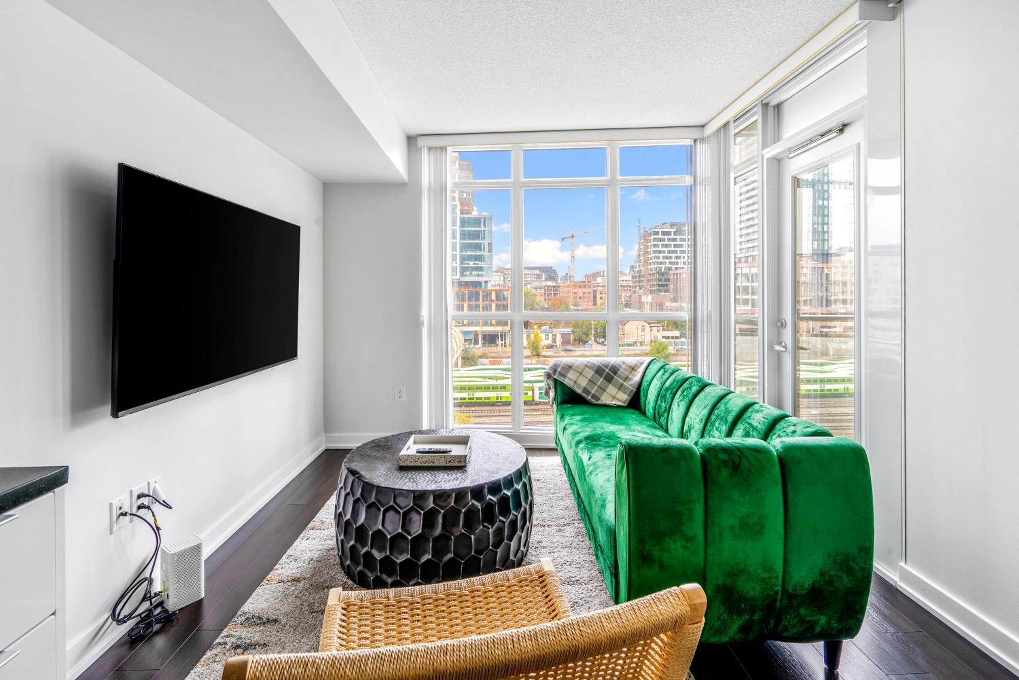 Family Oriented Downtown Toronto 2Bdrm Condo With Parking & Office Space Extérieur photo