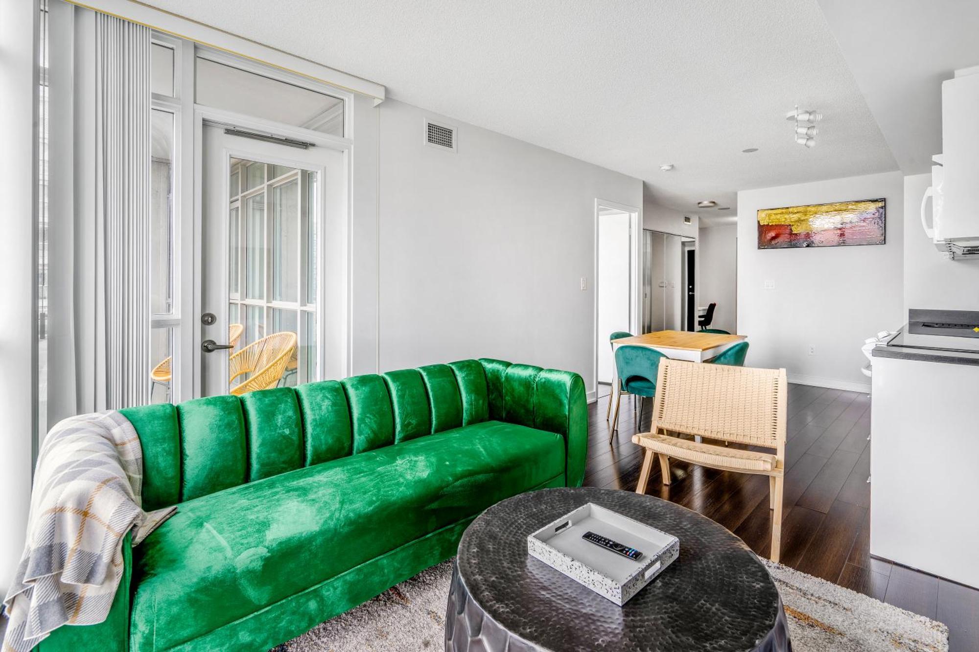 Family Oriented Downtown Toronto 2Bdrm Condo With Parking & Office Space Extérieur photo