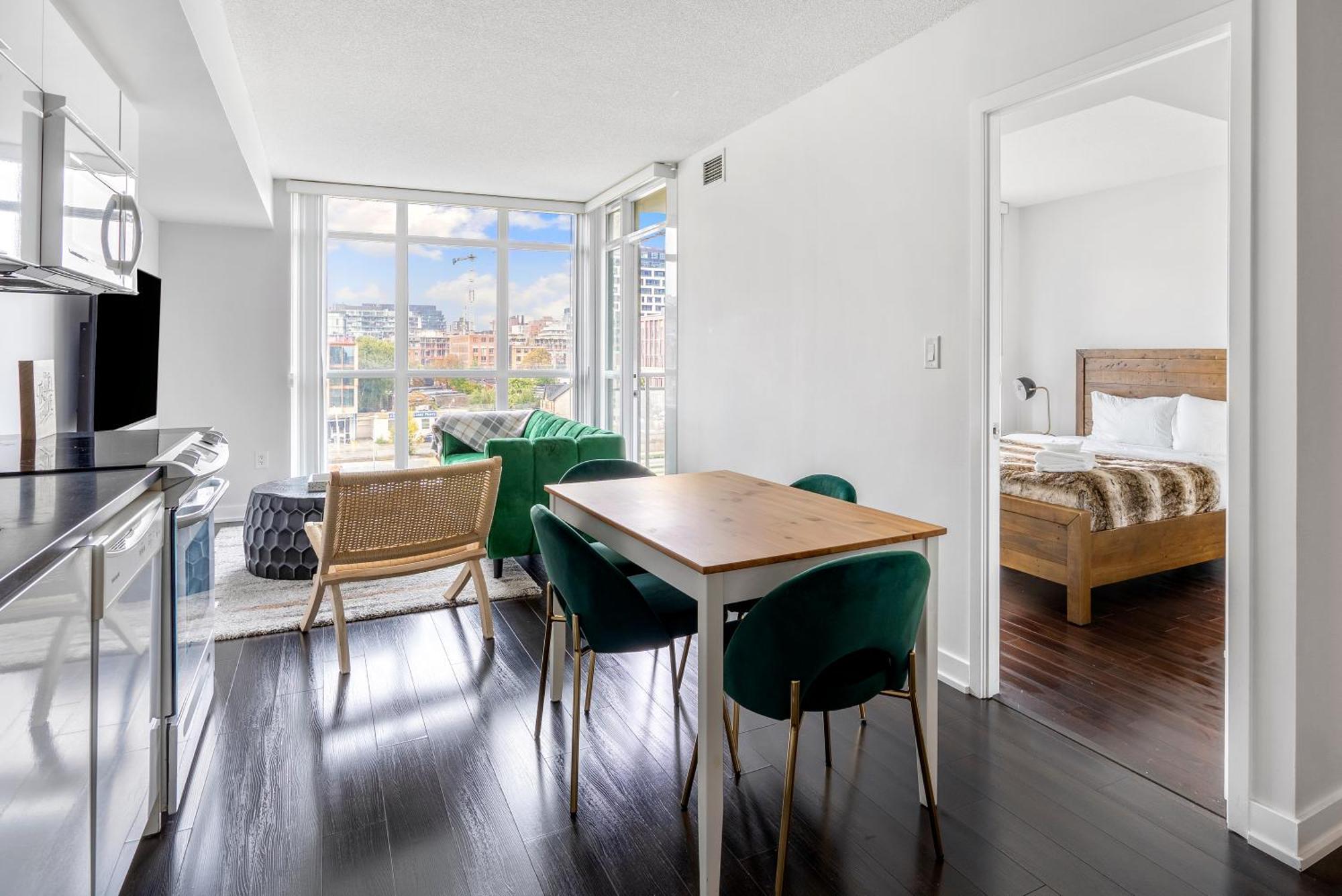 Family Oriented Downtown Toronto 2Bdrm Condo With Parking & Office Space Extérieur photo